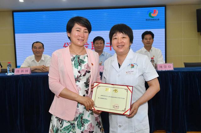 郑州日报|医教结合，郑州首位幼儿园健康副园长上岗