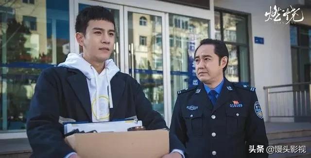 《燃烧》播出8集成注水刑侦剧，男主边缘女主无用，51集真没必要|资讯早知道