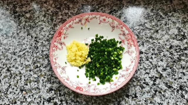 豆腐这样做，一次多做点，吃不了放冰箱，搭配火锅、炖菜或烧丸子