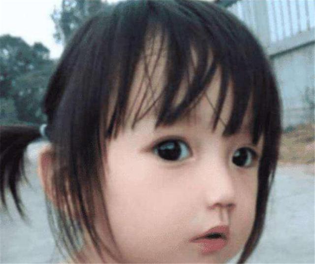 超级宝妈■高颜值宝宝被质疑“开美颜”,宝妈晒出全家照,网友:不得不服