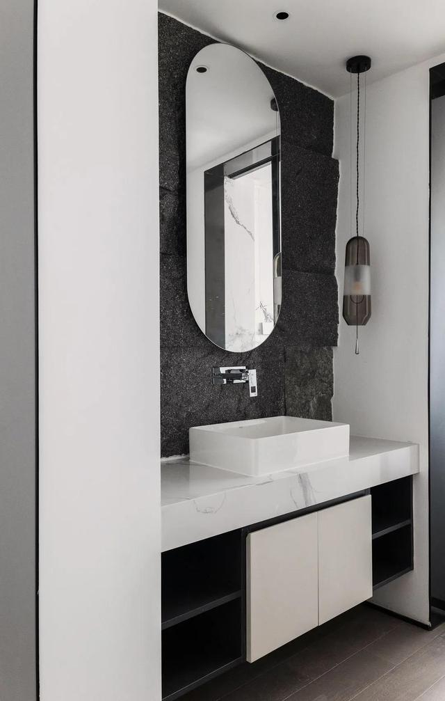 难怪入墙设计广受小户型喜欢，门入墙省空间、水龙头入墙高级