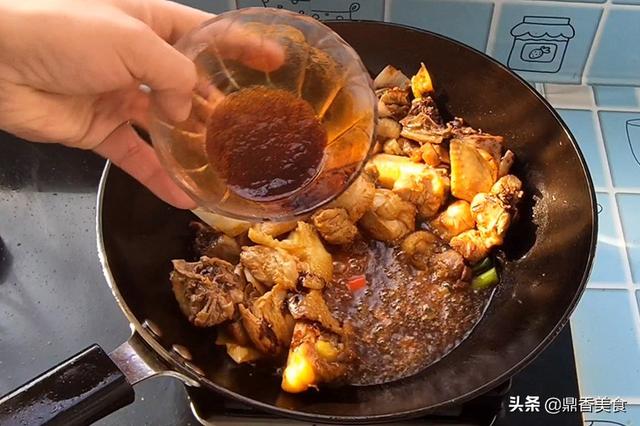 做鸡肉蒸豆腐，记住&quot;2用1窍门&quot;，鸡肉鲜亮，豆腐滑嫩，超入味