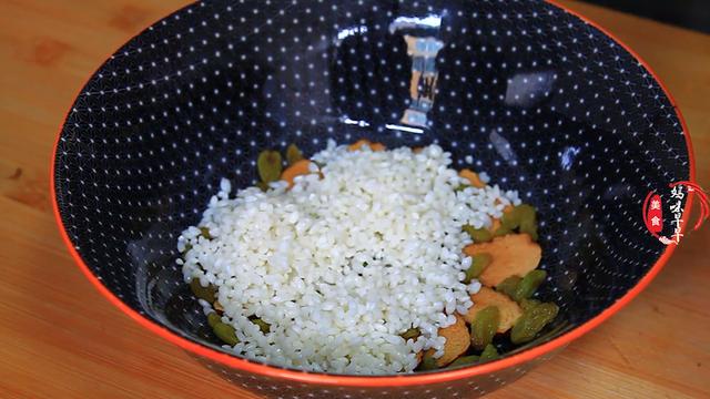 年夜饭，送大家一道“红糖糯米”，香甜软糯，比八宝饭还要好吃