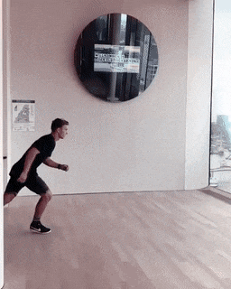 搞笑gif:姑娘这臂力真是惊人啊