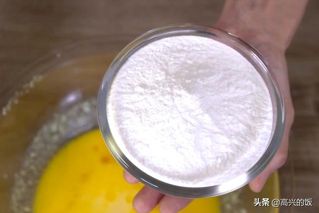 糯米里加牛奶、鸡蛋，年糕这样做，不用揉面，有营养，而且更弹牙