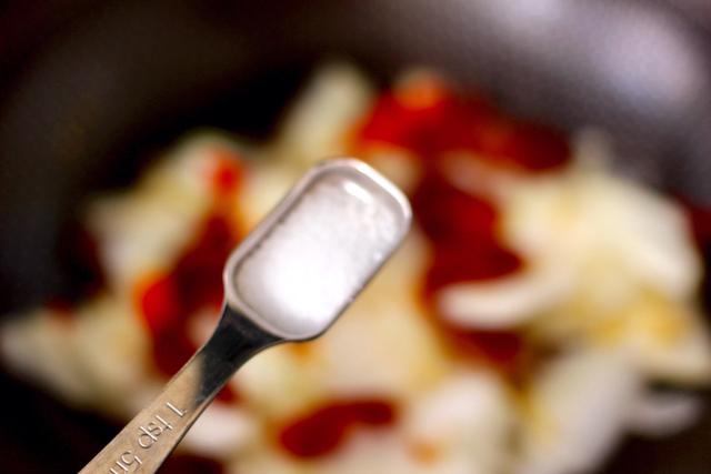 炒白菜时，什么时候放醋是重点！顺序对了，“酸溜的”开胃又下饭