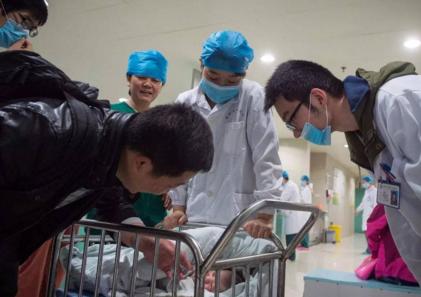 【超级宝妈】宝妈不到30岁,已经生下6个孩子,多生原因让人既无奈又感慨
