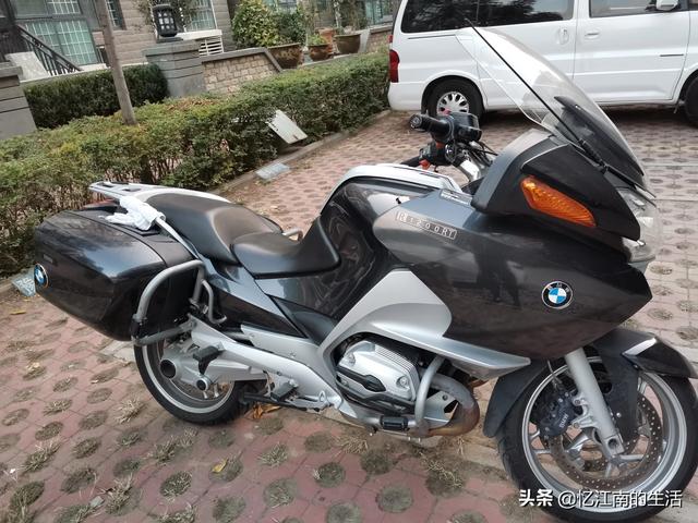 买辆摩托车宝马R1200RT，花289999元，你愿意吗？