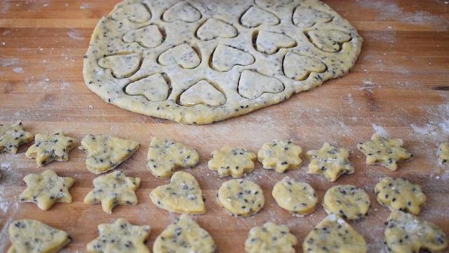 鸡蛋不再炒着吃，教你1个好吃做法，5分钟出锅，比油条还好吃