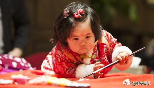 【超级宝妈】小孙女抓周被爷爷阻拦,为了好兆头,可真是操碎了心