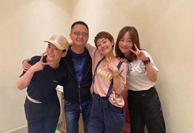 初凉|马伊琍晒合照，小燕子紫薇格格再次同框引回忆杀，二人相识超25年