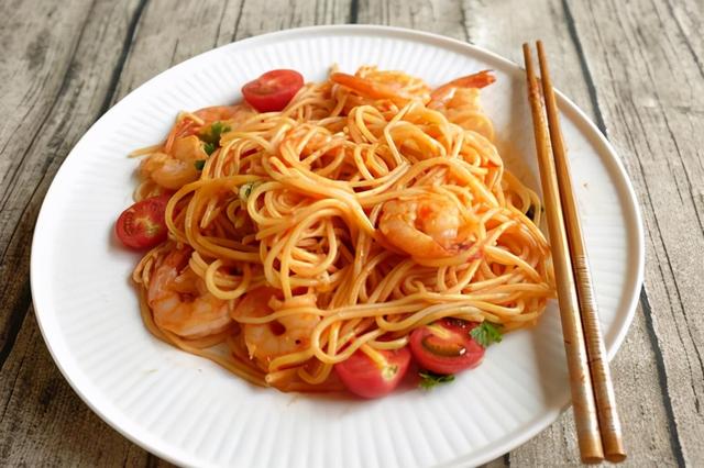 懒人黄瓜意面，简单方便，有菜有饭，酸酸甜甜超开胃