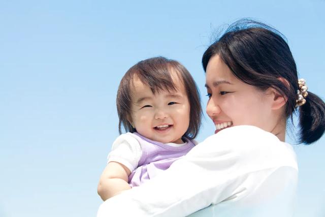 超级宝妈■孩子频繁求抱抱？拥抱的3大力量，父母越早懂，孩子越受益