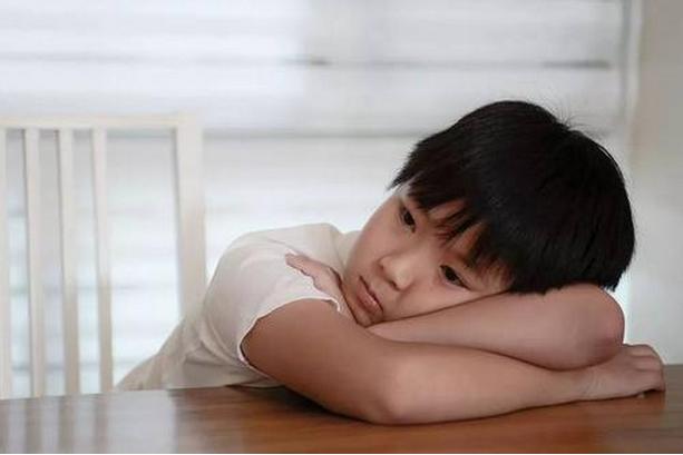 #超级宝妈#孩子超喜欢玩拼图,却突然不愿尝试,其实是“焦点效应”在影响