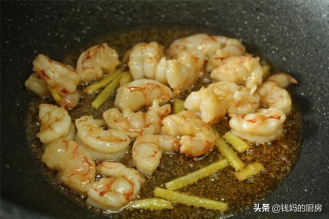 「超级宝妈」春天，这菜正适合孩子吃，有荤有素营养全、味道好，贵也别省