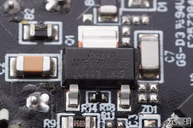 小米20W快充拆解，原来内部这样设计，怪不得和紫米一样卖39