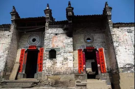 【趣旅游】河南最“低调”百年古村,家家都住古建筑里,距信阳1.5小时车程