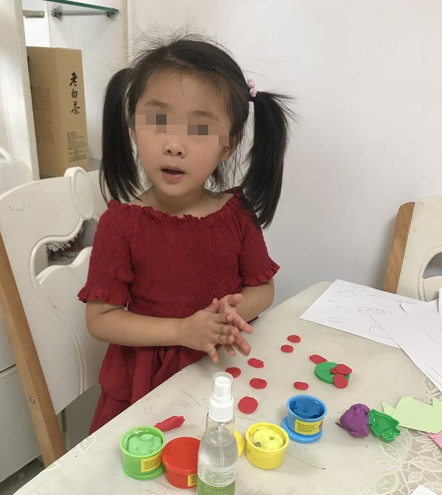 你的育儿经：4岁女儿脸上长了肿瘤，眼睛也出现问题，单亲妈妈急需帮助