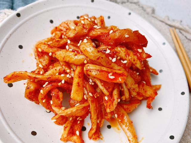 用传统的方法制作萝卜干，简单3步，脆爽好吃又下饭，保存时间久