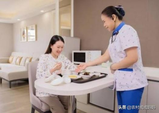 「你的育儿经」大一旬的哥哥抱着弟弟午睡，这样的姿势，让人忍不住笑了