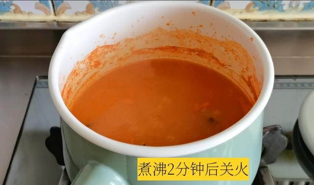 1个苹果和1根胡萝卜放一起，风味真独特，冬天喝上一杯太暖和了