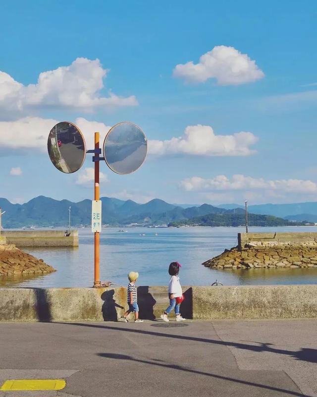 相亲相爱|暖心爸爸晒娃，却把孩子拍成宫崎骏动画，太治愈了