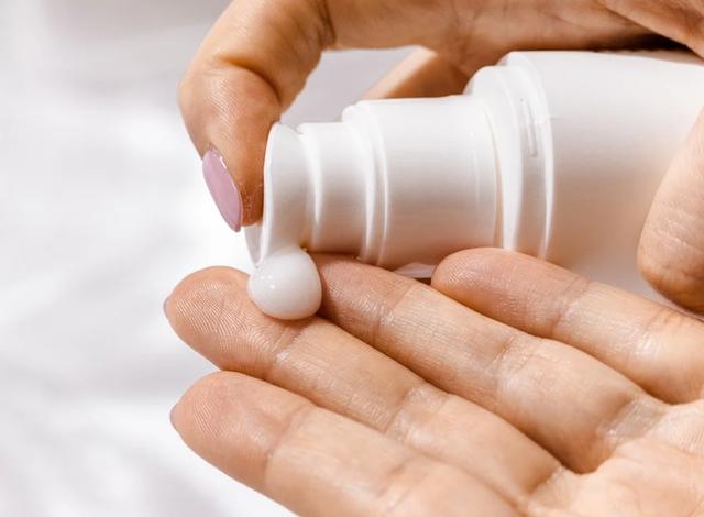 阳阳的家|艾叶、花露水、风油精，夏天洗澡不能乱加料，小心宝宝身上流黄水