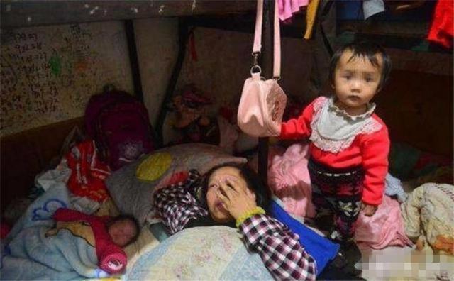 【超级宝妈】宝妈不到30岁,已经生下6个孩子,多生原因让人既无奈又感慨