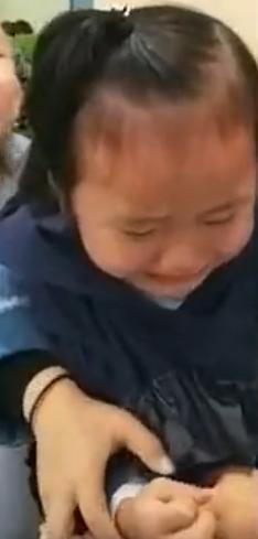 你的育儿经|幼儿园采血现场哭声一片,西安网友:像极了我小时候