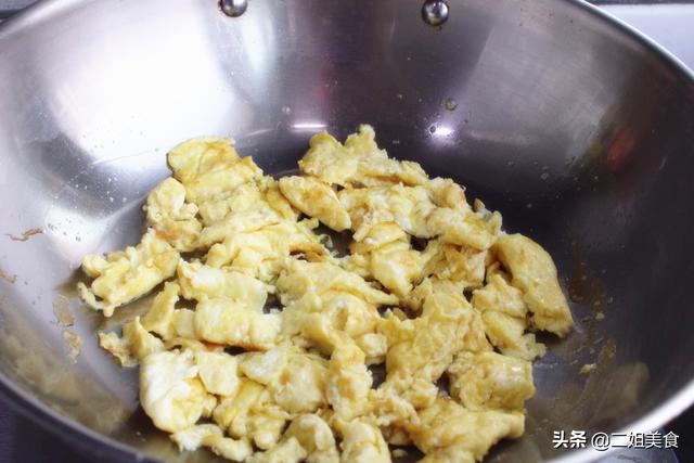 洋葱炒蛋，直接下锅炒是错的，大厨：多做2步，鲜嫩入味特下饭