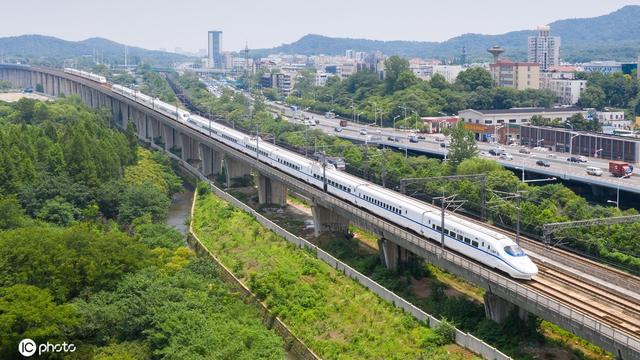 2021年6月24日报道,6月25日零时,全国铁路将实行今年第三季度列车