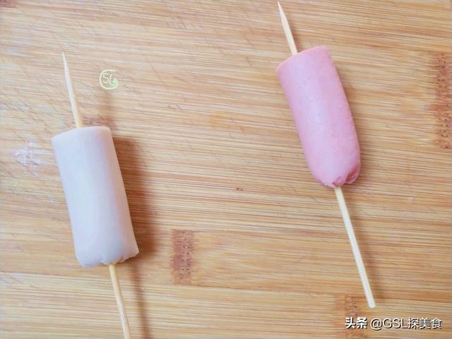 热狗我家从不买，这样做最简单最靠谱，外皮酥脆又拉丝，好吃