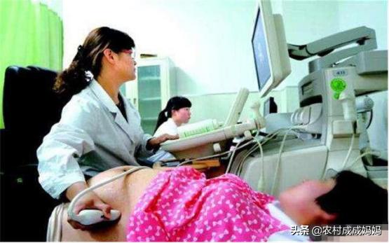 超级宝妈▲50岁大妈催儿子生孩没成功，自己一意孤行怀孕，网友说有钱任性