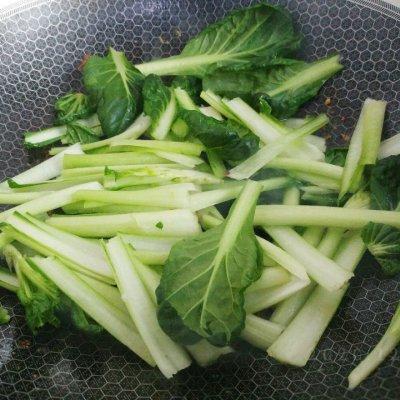 最对胃口的人气家常菜泡椒滑鸡乌塌菜