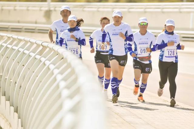 世界那么大▲探险狂人登顶8000米世界级山峰,还在珠峰搞卫生?