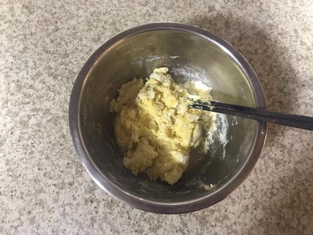 分享迷你小油条的做法，香酥可口，老少皆宜，做法超简单，一起学