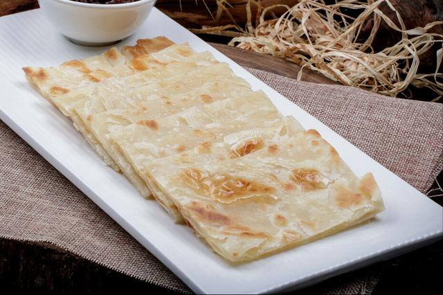 烙饼为啥又干又硬？厨娘教你3个窍门，烙饼又酥又软，层次分明