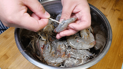 大虾不要只水煮，家常版油焖大虾，做法超简单，虾壳都舍不得剩