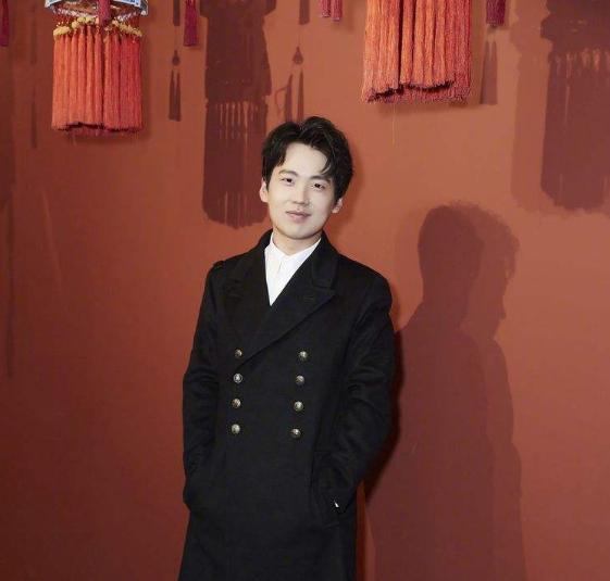 那抹微光|“德云一哥”正式换代？岳云鹏自曝无戏可拍，郭麒麟成综艺宠儿