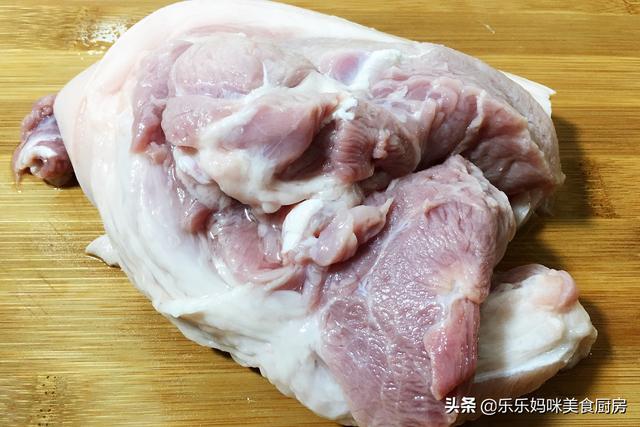 元旦后年关将至，教你调万能猪肉馅，多加“4味料”，加啥菜都香