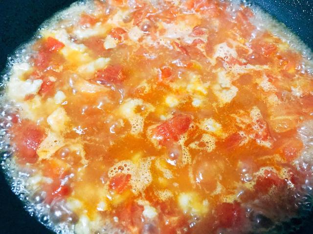 简单的疙瘩汤的做法，10分钟就能出锅，一碗下肚浑身都暖和