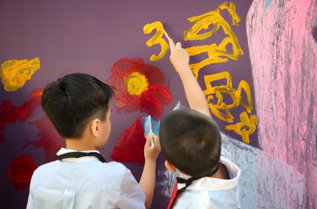你的育儿经|看!南山区幼儿园门前全是口罩都遮不住的笑脸~