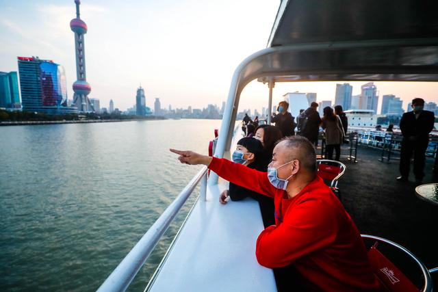「旅行百事通」上海浦江游览复航开出首个航班 浦江两岸美景尽收眼底