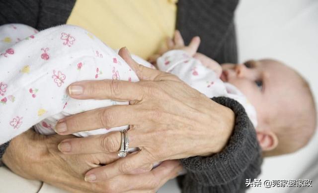 超级宝妈▲莞家婆家政“跟婆婆一起住，还要不要请月嫂？”专业人士告诉你