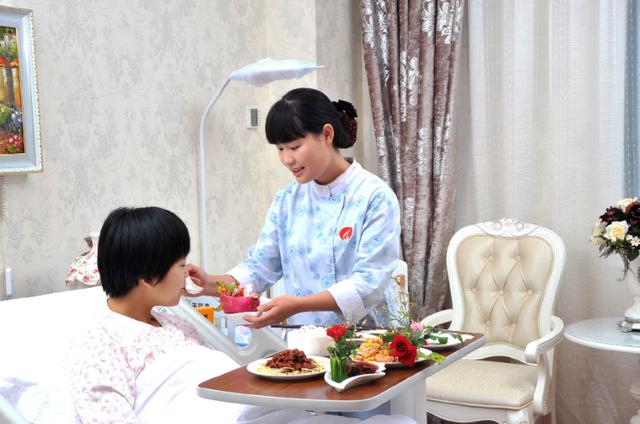 你的育儿经：坐月子该让谁照顾，外婆还是奶奶？一位聪明宝爸教你这样选