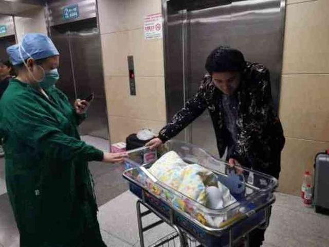 超级宝妈▲国内首例“试管婴儿”，曾遭人质疑，时隔32年她活成这样