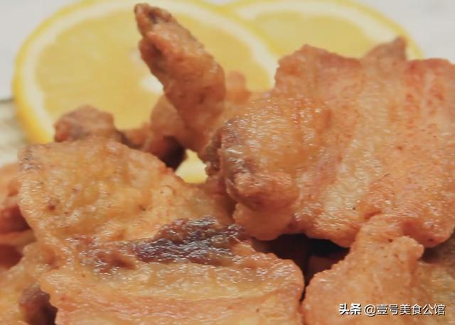 居家分享柠檬小酥肉的好吃做法，清爽解腻，外焦里嫩，家人都爱吃