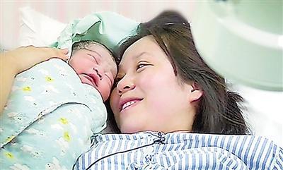 『超级宝妈』＂发生意外先保我＂，孕妈分娩时的自救，在医生看来就是无知
