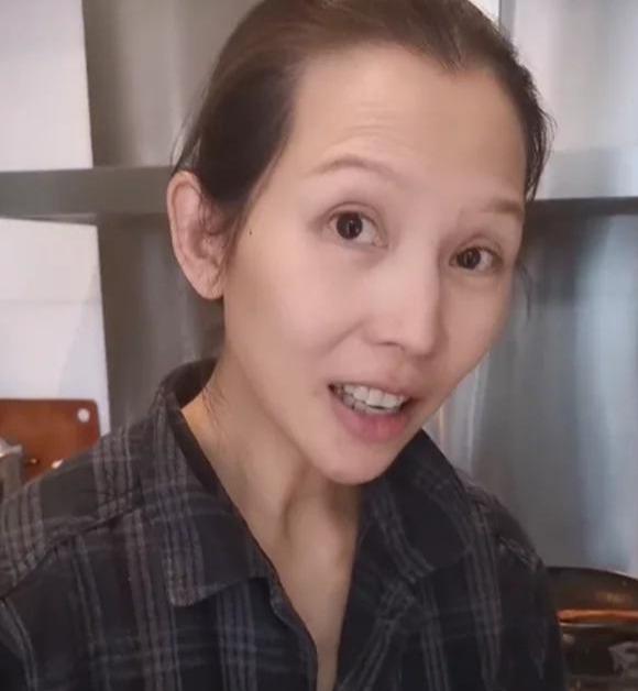 你的育儿经▲应采儿不愧是“最正辣妈”，孕期素颜嫩如水，自曝孕期保养秘籍