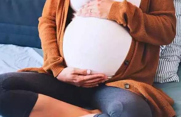 超级宝妈|“我的肚子还在动”，27岁产妇顺产双胞胎后大喊，医生检查出惊喜